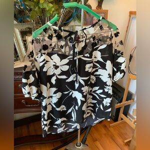 Chic Black and White Floral Sheer Shoulder Short Sleeve Blouse